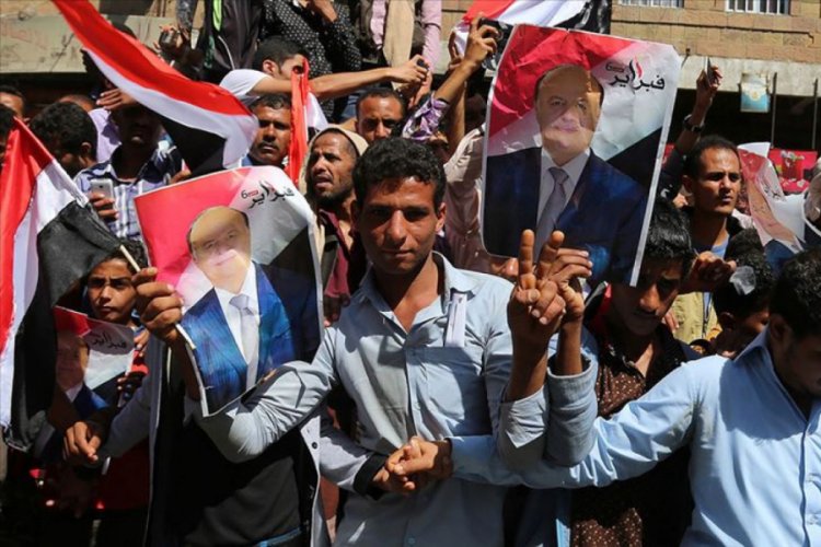 Yemenliler Sokotra'daki BAE destekli silahlı oluşumları protesto etti