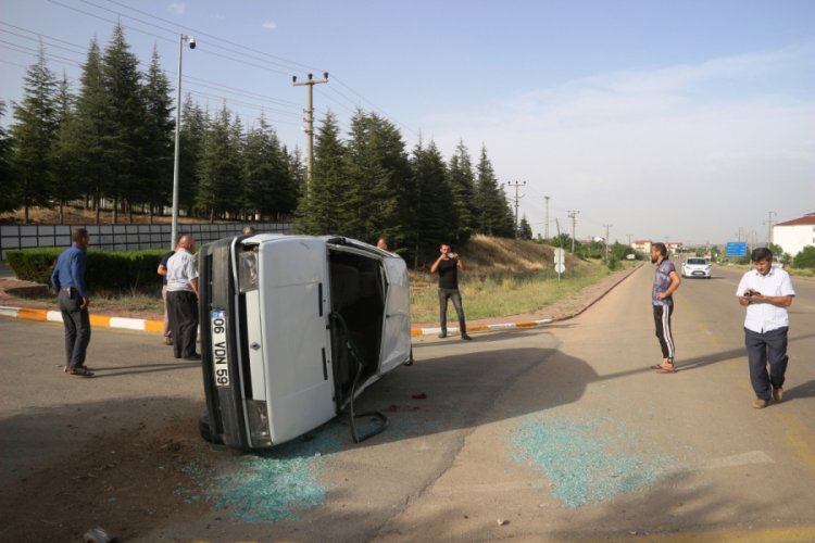 Bisikletli &ccedil;ocuğa &ccedil;arpmamak i&ccedil;in otomobiliyle takla attı
