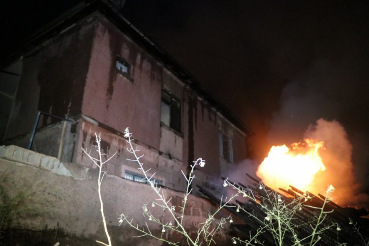 Otları yakmak isterken evi yaktı Güncel Haberler