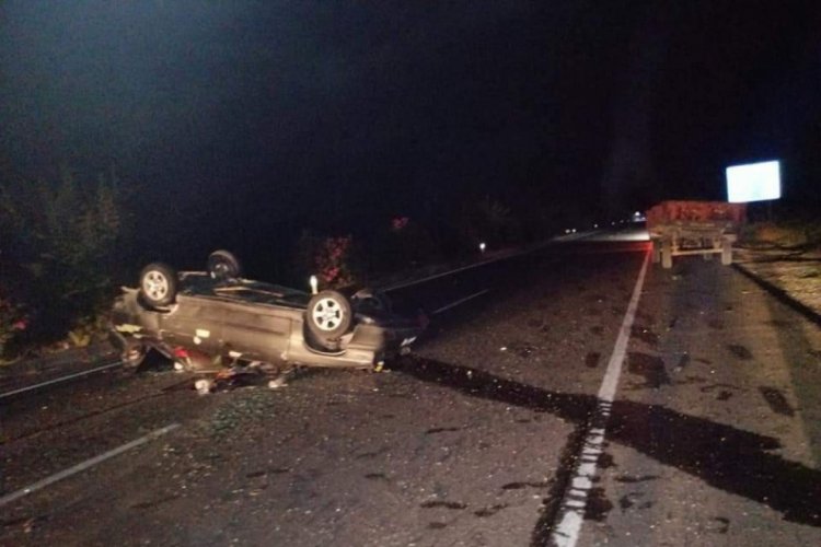 Hurdaya d&ouml;nen otomobilden burnu bile kanamadan &ccedil;ıktı