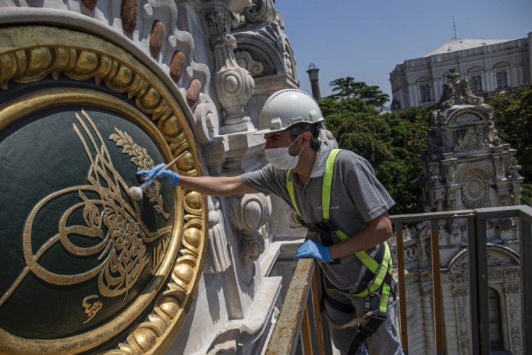 Dolmabah&ccedil;e Sarayı'ndaki 164 yılık tuğralar restore ediliyor
