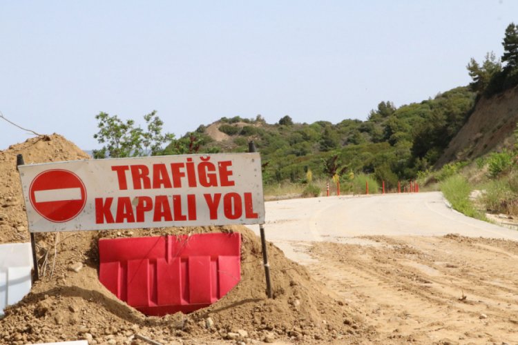 Anzak Koyu yolu, heyelan riski nedeniyle trafiğe kapatıldı