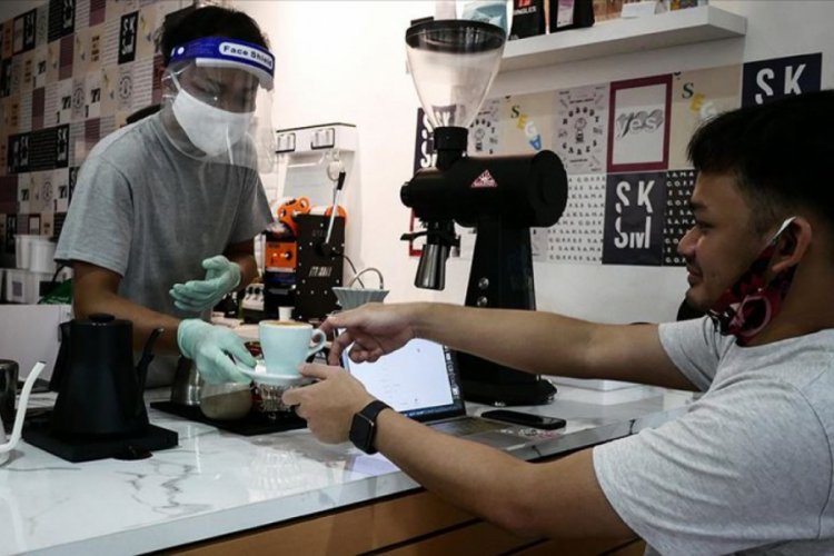 Endonezya'da Kovid-19 salgınında en y&uuml;ksek g&uuml;nl&uuml;k vaka sayısı kaydedildi
