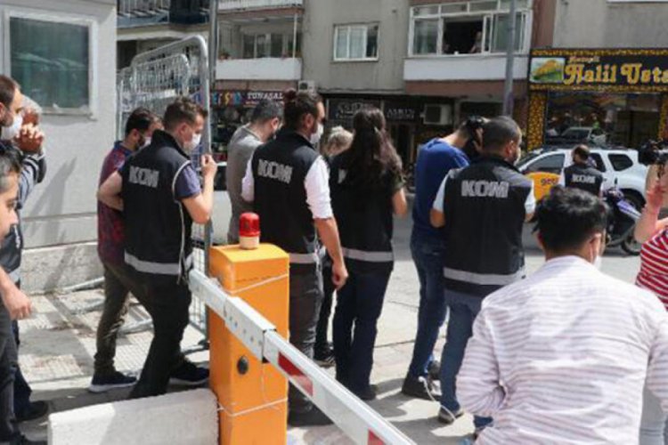 Sahte kimliklerle 100 bin liralık vurgun yapan şebeke &uuml;yeleri adliyede
