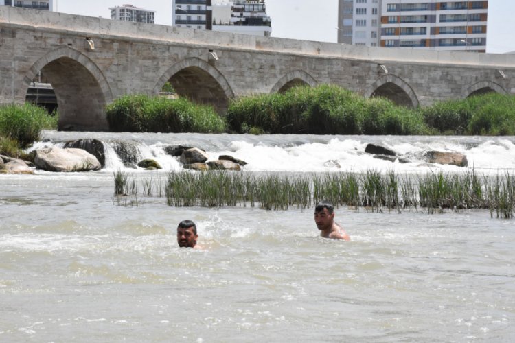 İranlı gen&ccedil;lerin tehlikeli serinliği