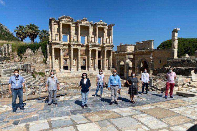 Efes Antik Kenti'nde sosyal mesafeli yeni d&ouml;nem