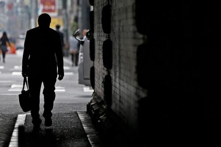 İngiltere'de 8,9 milyon kişi hala izinde
