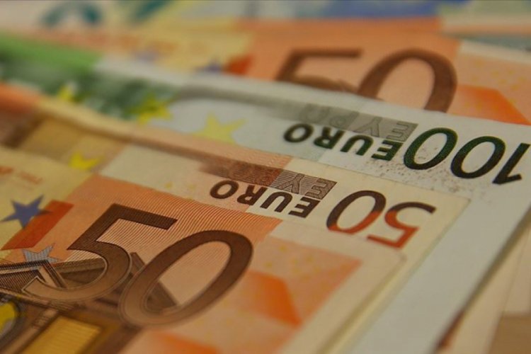 AB ekonomisi ilk &ccedil;eyrekte y&uuml;zde 3,2 k&uuml;&ccedil;&uuml;ld&uuml;