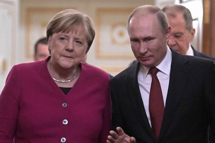 Vladimir Putin, Merkel ile Libya'daki durumu g&ouml;r&uuml;şt&uuml;