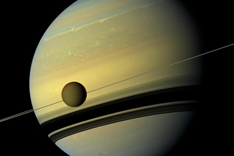 Titan, Sat&uuml;rn'den sanılandan 100 kat daha hızla uzaklaşıyor