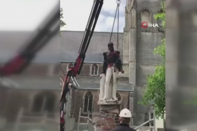S&ouml;m&uuml;rgeci Kral 2. Leopold'un yakılan heykeli kaldırıldı