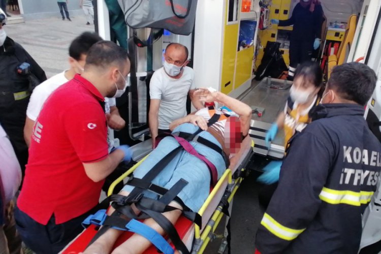 Şizofreni hastası, annesini darp ederek rehin aldı