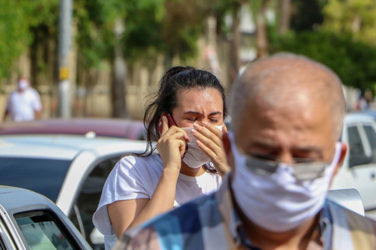 Kazada yaralanan babasının başından ayrılmadı