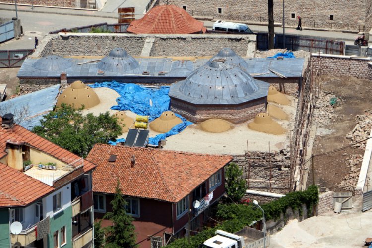 Tarihi hamamın altından başka bir hamam &ccedil;ıktı