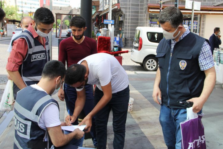 Diyarbakır'da maskesiz sokağa &ccedil;ıkma yasağı başladı