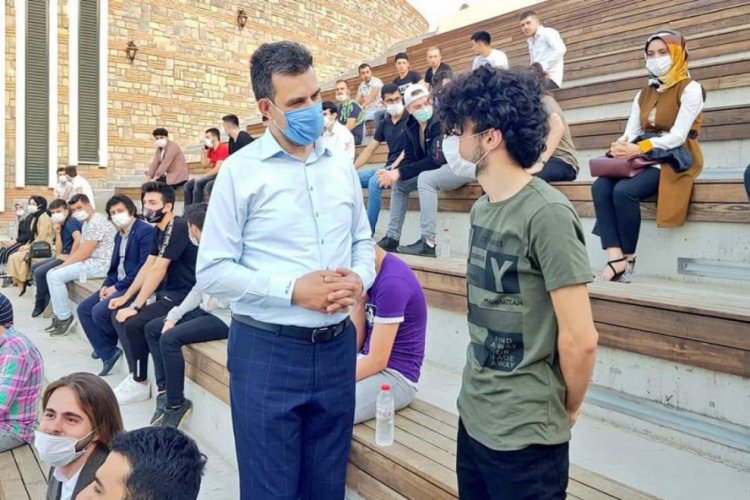 Bursa Milletvekili Esgin, Millet Bah&ccedil;esi'nde gen&ccedil;lerle buluştu