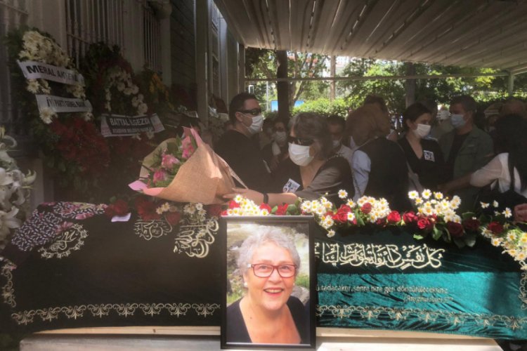 Ayşeg&uuml;l Atik son yolculuğuna uğurlandı