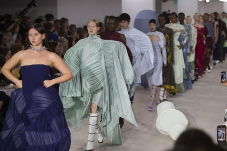 Londra Moda Haftası dijital takvimini a&ccedil;ıklandı