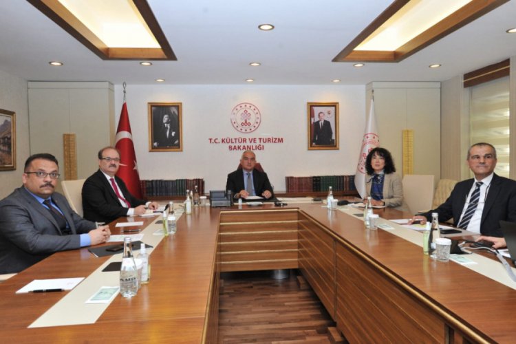 Bakan Ersoy Bursa Ticaret ve Sanayi Odası Turizm Konseyi &uuml;yeleriyle bir araya geldi