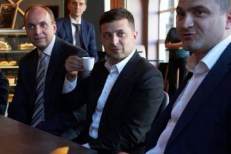 Karantinayı ihlal eden Zelenski'ye para cezası