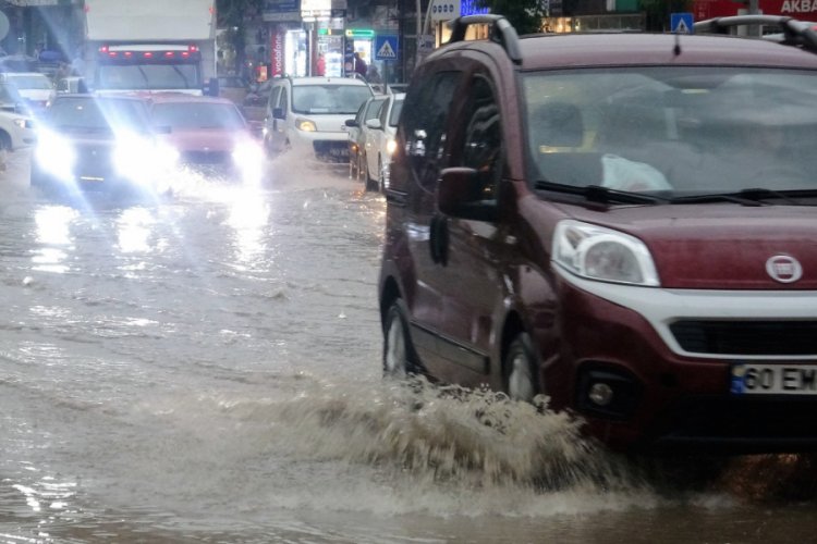 Sağanak Tokat'ta hayatı olumsuz etkiledi