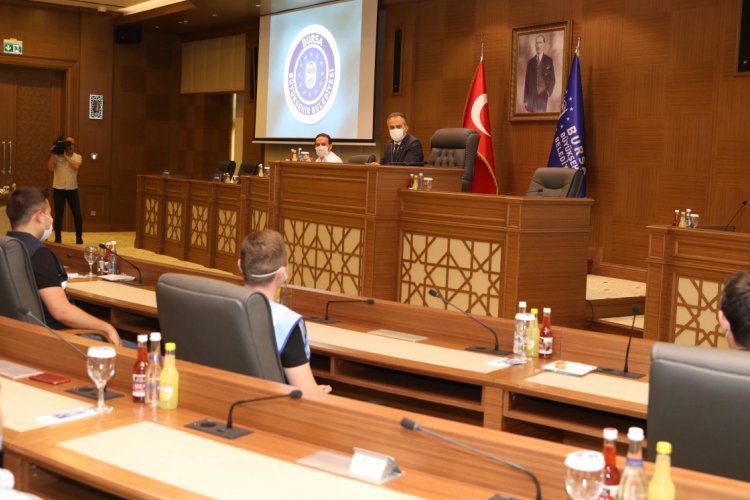 Bursa B&uuml;y&uuml;kşehir Belediye Başkanı Aktaş, belediye personeli ile buluştu