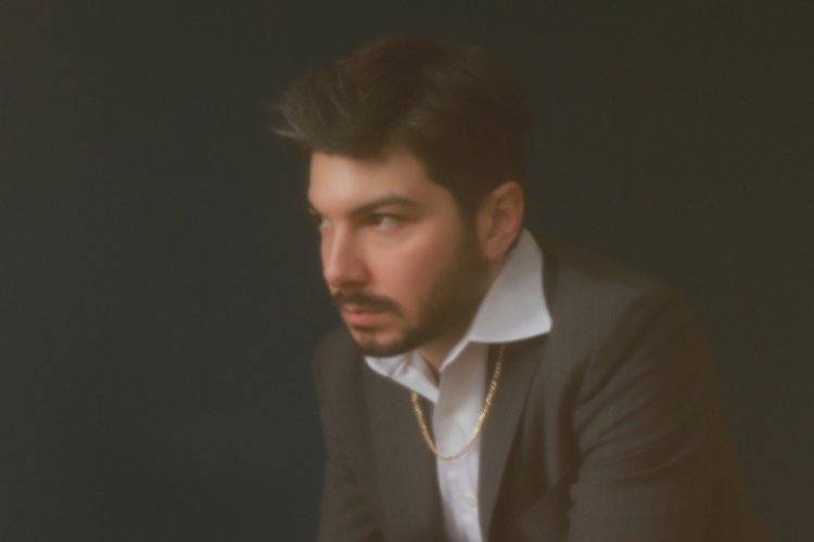 Yiğit Atilla'nın yeni şarkısına &uuml;nl&uuml; y&ouml;netmenden klip