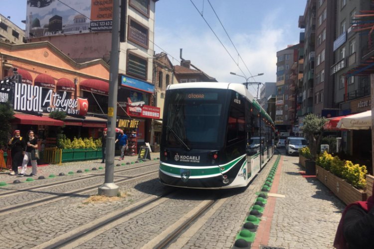 Kocaelispor'un renkleri tramvay ve yollara taşındı