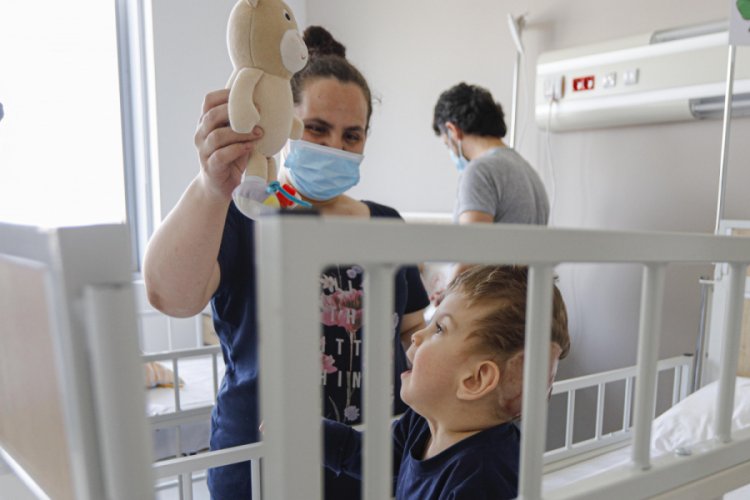 Birbirlerinden ayrılan siyam ikizlerinin doktorundan a&ccedil;ıklama