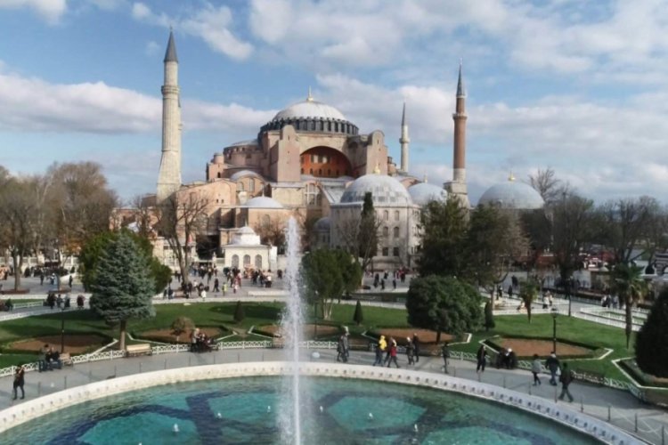 Ayasofya'nın camiye d&ouml;n&uuml;şt&uuml;r&uuml;lmesi i&ccedil;in Bursa'da 26 yıldır hukuk m&uuml;cadelesi veriyor