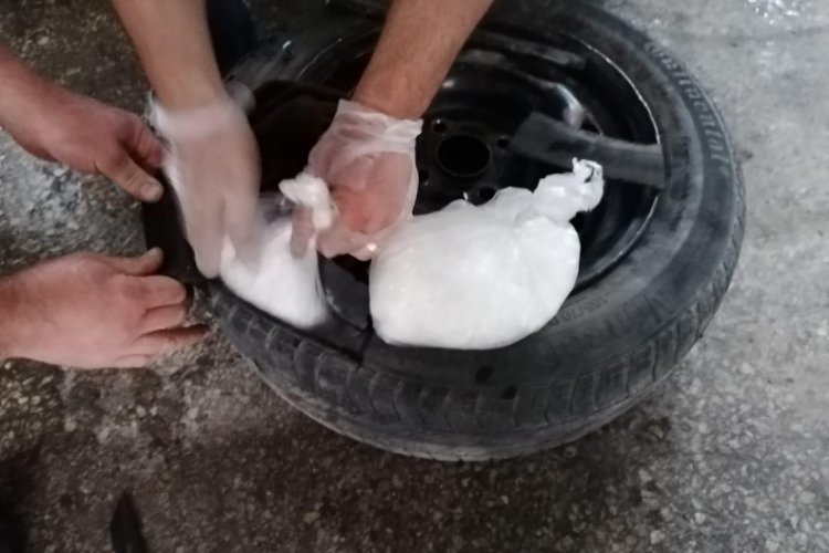 'Bozo' ile aramada stepneden 6 kilo metanfetamin &ccedil;ıktı