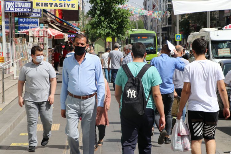 Vaka sayısının arttığı Diyarbakır'da sosyal mesafe unutuldu