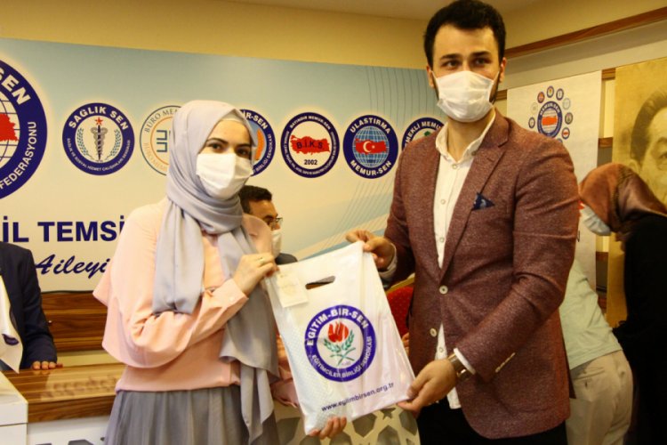 Bursa'da "Bir Bilenle Bilge Nesil Bursa 2020" &ouml;d&uuml;lleri sahiplerini buldu