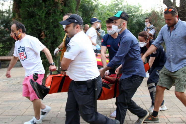 Kırık bira şişesiyle boğazı kesildi; ağır yaralandı