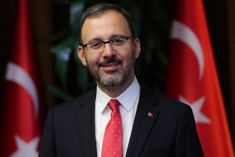 Bakan Kasapoğlu'ndan sosyal medyayı sallayan 'Hagi mi, Alex mi" anketi