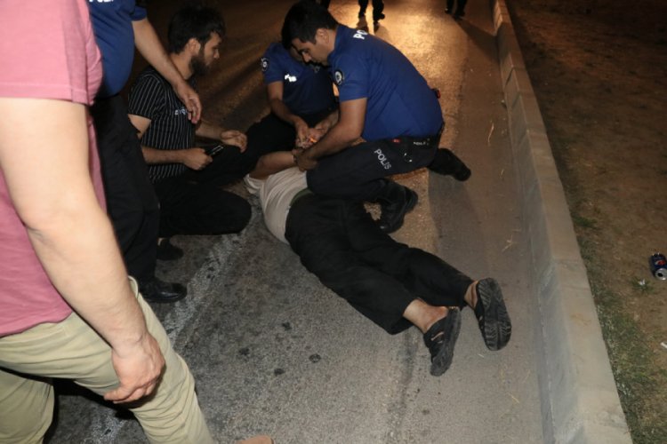 Kovalamaca sonucu yakalanan ara&ccedil;tan 16 kilo esrar &ccedil;ıktı