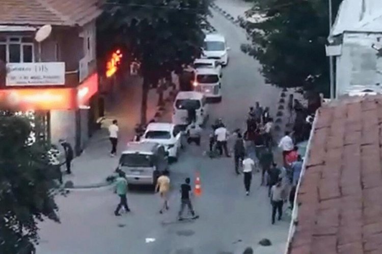 Telefoncuda başlayan kavga sokağa taştı!