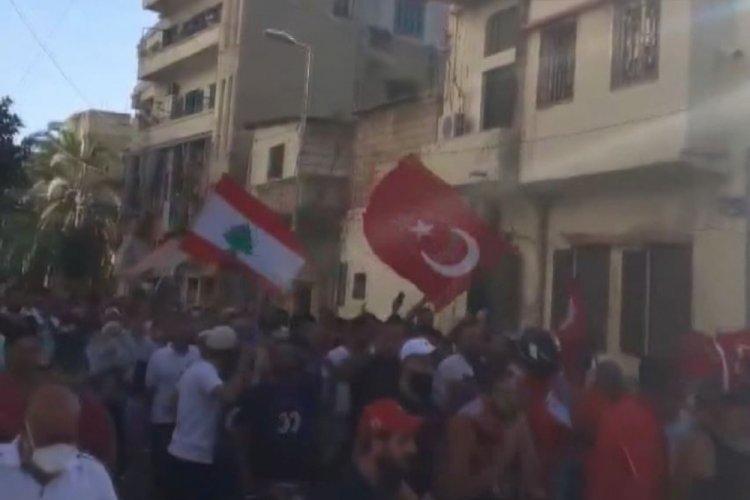 Ermeni sunucu T&uuml;rkiye'ye hakaret edince L&uuml;bnanlılar sokağa d&ouml;k&uuml;ld&uuml;