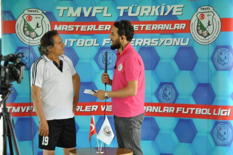 40 yıllık teknik adam torunlarıyla sahada