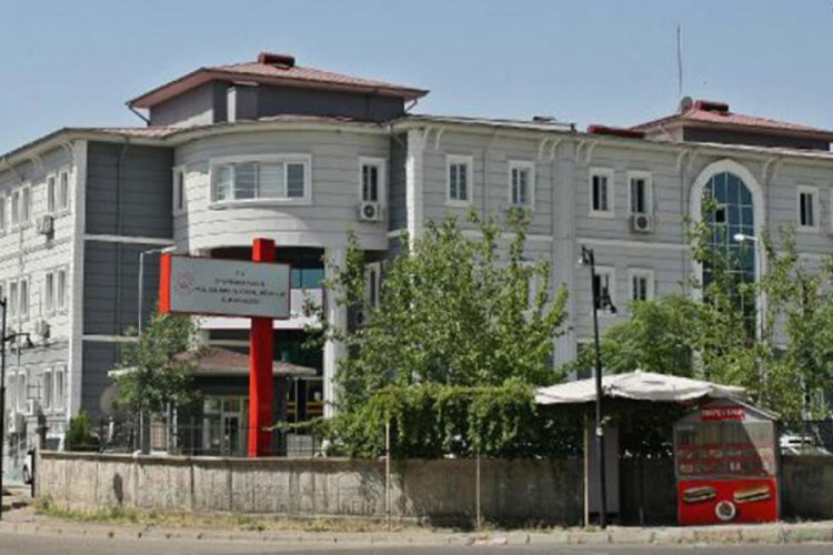 Koronavir&uuml;s testi pozitif &ccedil;ıkan personelin &ccedil;alışma arkadaşları karantinaya alındı
