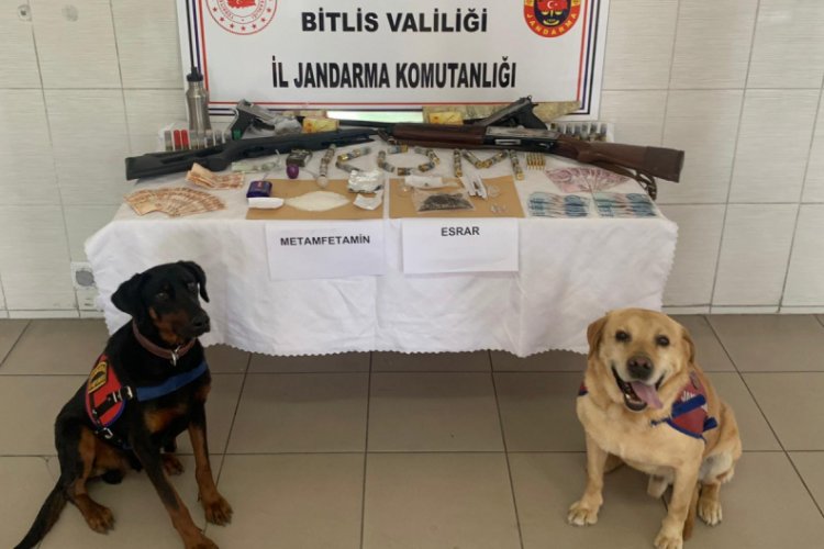 Bitlis'te uyuşturucu operasyonu: 14 g&ouml;zaltı