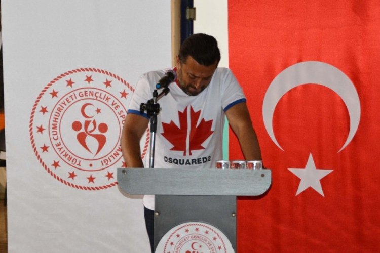 B&uuml;lent Uygun, g&ouml;zyaşlarına hakim olamadı