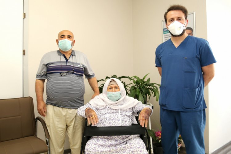 87 yaşında Korona vir&uuml;s&uuml; yenerek taburcu oldu