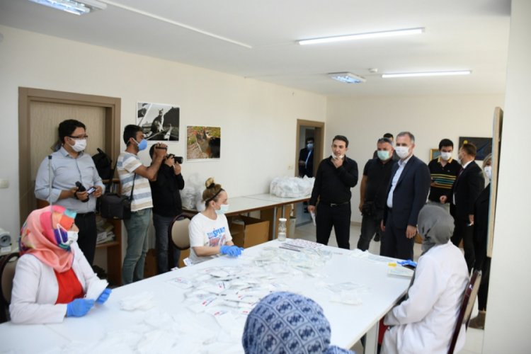 Bursa'da engelli &ouml;ğrencilerin maskeleri belediyeden