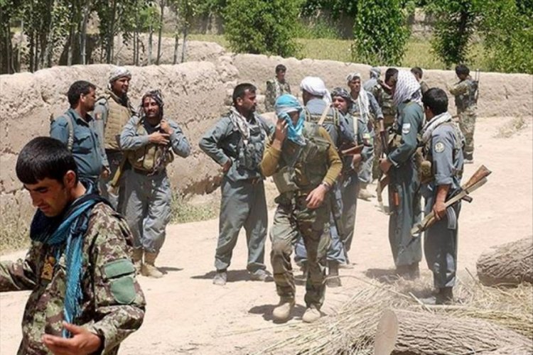 Afgan polisi ile Taliban arasında &ccedil;atışma: 15 &ouml;l&uuml;