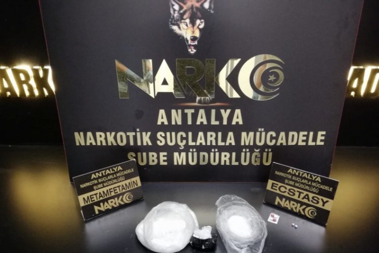 Durdurulan tırın direksiyon ve şof&ouml;r koltuğundan uyuşturucu &ccedil;ıktı