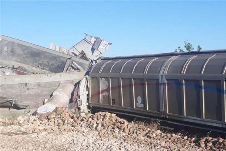 Malatya'da trenler &ccedil;arpıştı! Bir kişi &ouml;ld&uuml;, 3 kişi yaralandı
