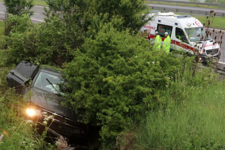 Otoyoldan &ccedil;ıkan cip ağa&ccedil;ların arasında girdi: 2'si &ccedil;ocuk 6 yaralı