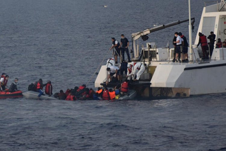 Yunanistan'ın &ouml;l&uuml;me terk ettiği 84 ka&ccedil;ak g&ouml;&ccedil;men kurtarıldı