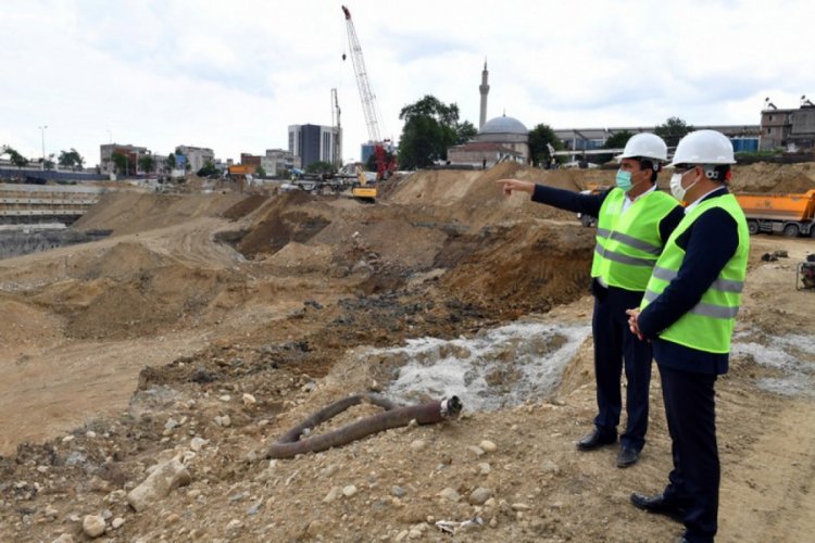 Bursa Milletvekili &Ccedil;avuşoğlu Osmangazi Meydanı'nı gezdi